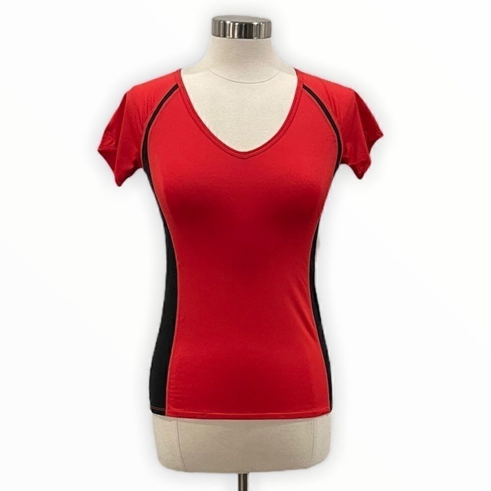 Ideology V-Neck Semi-Fitted T-Shirt in Size XS